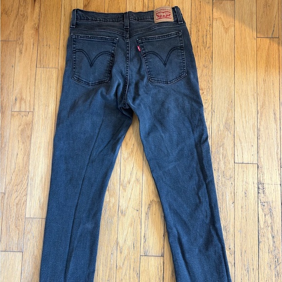 Women’s Levi’s 31 Wegdie- Super cute style!! - Picture 3 of 6
